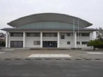 籠原体育館の建物外観
