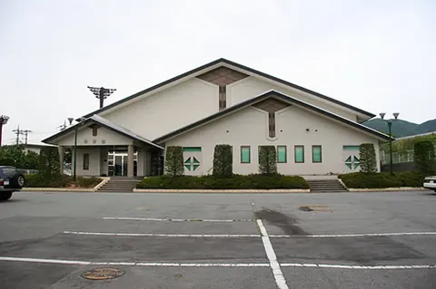 笛吹市境川スポーツセンターの建物外観