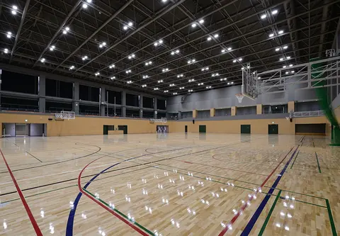 荒川総合スポーツセンターの体育室内観