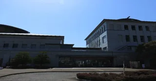 寒川総合体育館の建物外観