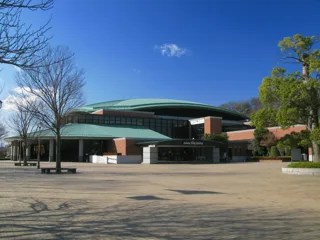 深谷市総合体育館（深谷ビッグタートル）の建物外観（2013年撮影）