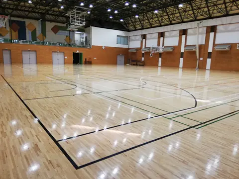 品川区立戸越体育館の競技場内観