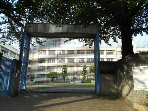 菅刈小学校体育館の正門