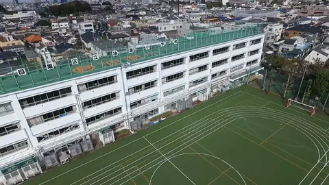 油面小学校体育館の校舎外観（俯瞰）