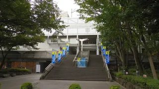 武蔵野総合体育館の入口（2016年撮影）
