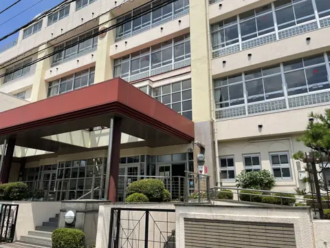 南千住第二中学校体育館の正面入口