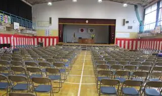 おなづか小学校体育館の内観